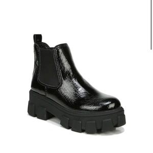 Darielle Lug Sole Chelsea Booties- Black Crackle